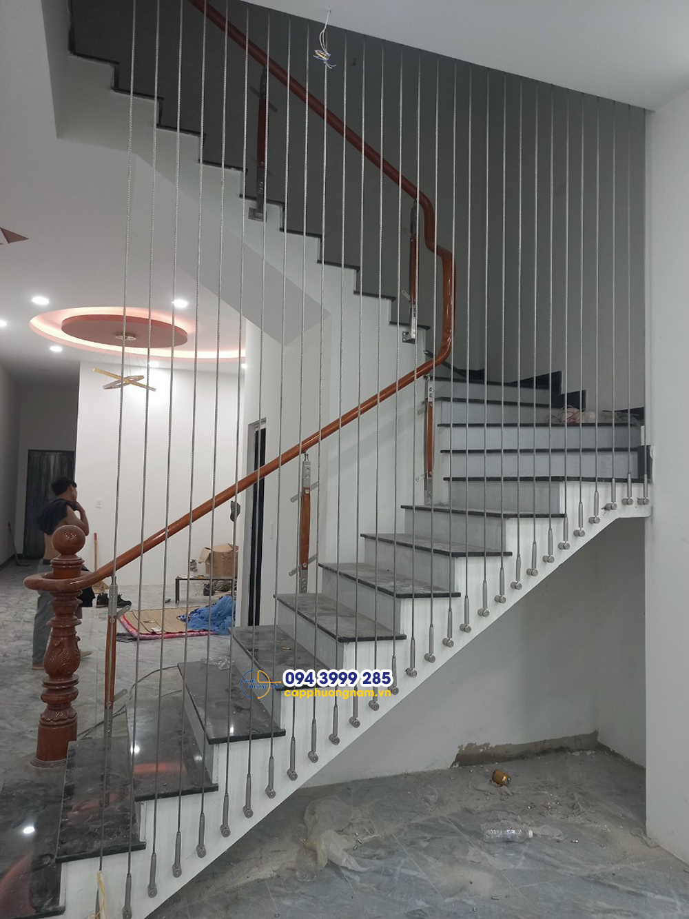Cầu thang dây cáp không những thay thế cho lan can truyền thống mà còn tạo điểm nhấn cho ngôi nhà